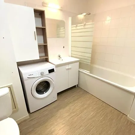 Proche Chu Avec Balcon Et Parking